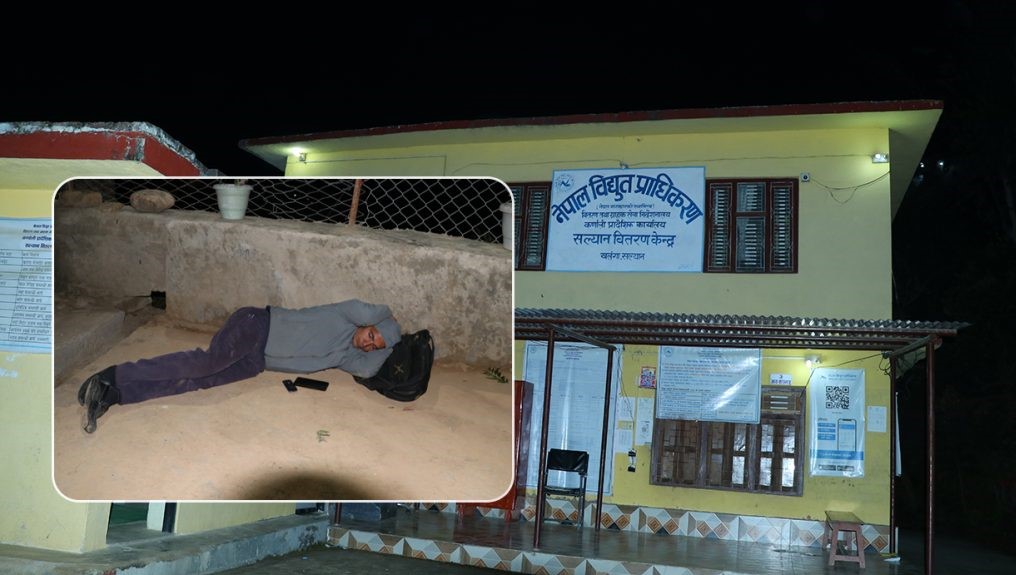 ३ थान मिटरबक्सका लागि वडाध्यक्ष मध्यरातसम्म धर्नामा बसे