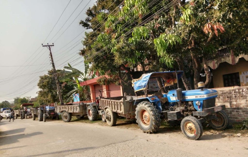 रौतहटमा अबैध नदी उत्खनन गर्ने आठ ट्याक्टर नियन्त्रणमा