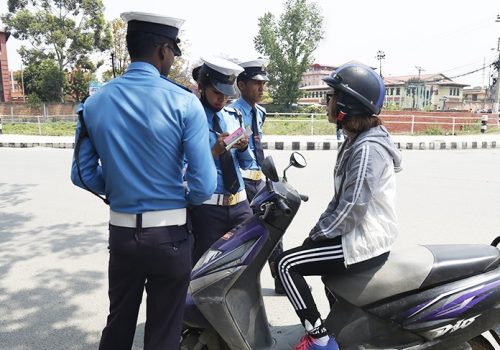 ट्राफिकको कडाइ: एक दिनमै १२ लाख जरिवाना, १६ सय चालक कारबाहीमा