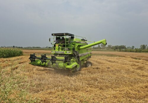 आधुनिक कृषि मेसिनले किसानलाई बाली भित्र्याउन सहज बनायो