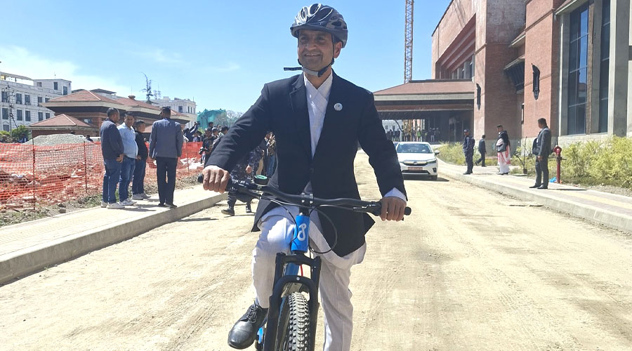 साइकल यात्रा गरेर संसद भवन पुगे गजुरेल