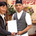 मन्त्रीहरूसमक्ष जिल्लाका समस्या राख्दै सांसद राई