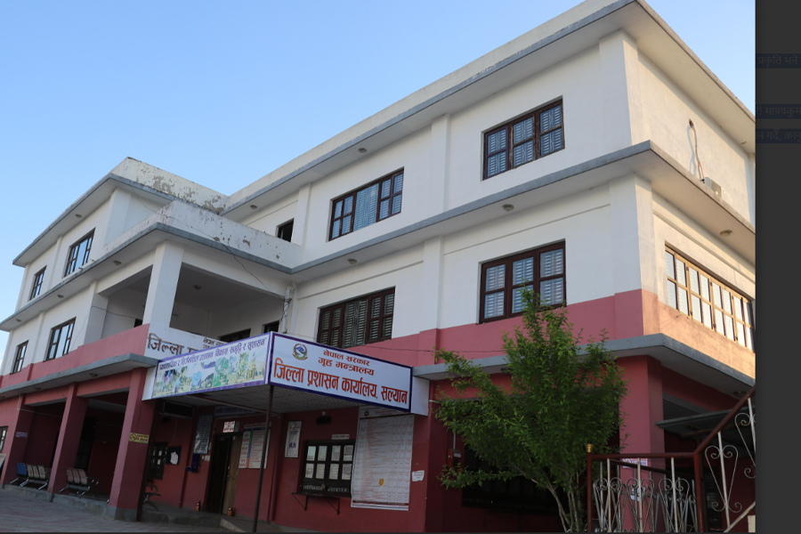 सल्यानमा सेवाग्राहीलाई हैरानी दिएको आरोपमा सुब्बा पक्राउ