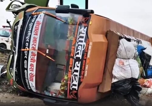 नेपाल–भारत बस दुर्घटना : एक महिने शिशुसहित ९ जना यात्रु घाइते