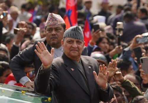 विशेष दिनमा पोखरा पुगे पूर्वराजा, नेताहरूसँग भेटघाट गर्दै