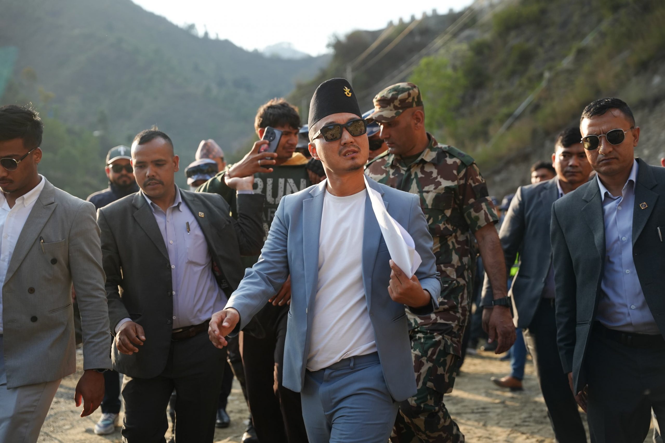 रोशीमा गृहमन्त्रीको अनुगमन, अवैध क्रसर बन्द गर्न निर्देशन