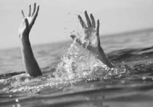 नुहाउने क्रममा बग्दा महाकालीमा एक बेपत्ता