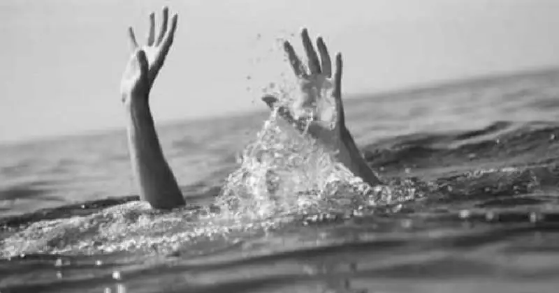 नुहाउने क्रममा बग्दा महाकालीमा एक बेपत्ता