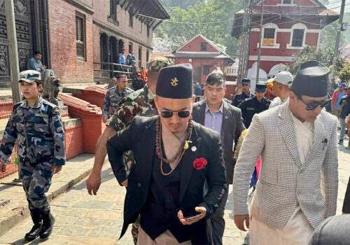 गृहमन्त्री सुधन गुरुङद्वारा पशुपतिनाथको दर्शन