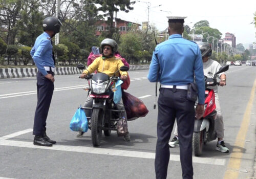 ट्राफिक लाइट उल्लङ्घन गर्नेहरूविरुद्ध कडा कारबाही