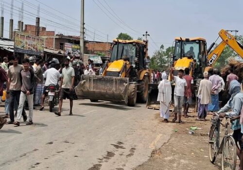 सखुवा प्रसौनी गुठीको ५ बिघा अतिक्रमित जग्गा खाली