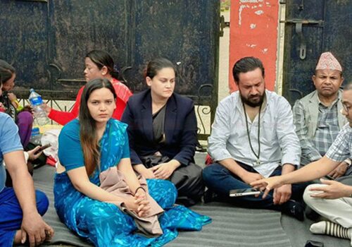 हिरासत मृत्यु प्रकरण : निष्पक्ष छानबिनको माग गर्दै रास्वपाका सांसद धर्नामा