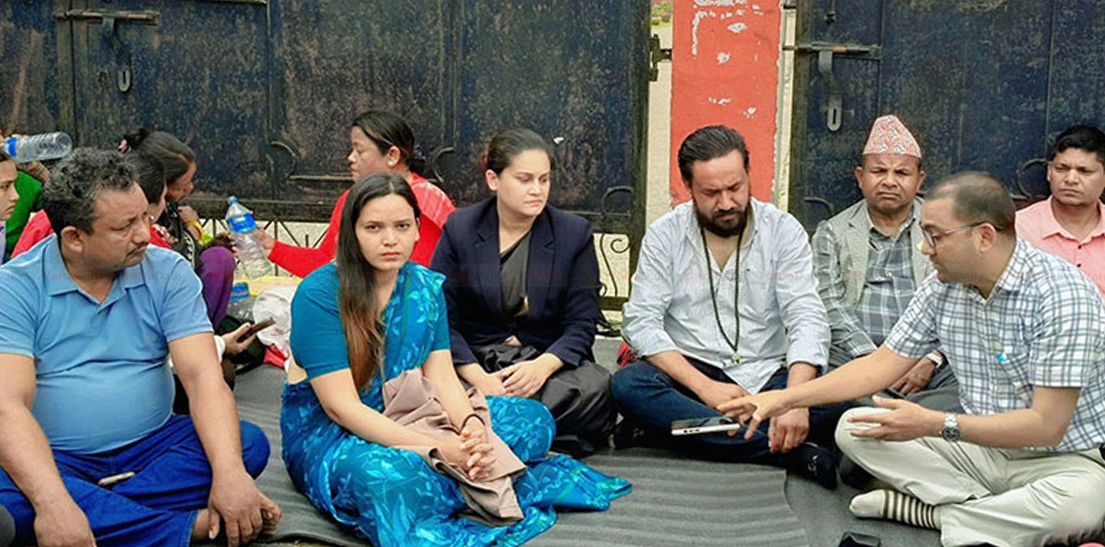 हिरासत मृत्यु प्रकरण : निष्पक्ष छानबिनको माग गर्दै रास्वपाका सांसद धर्नामा