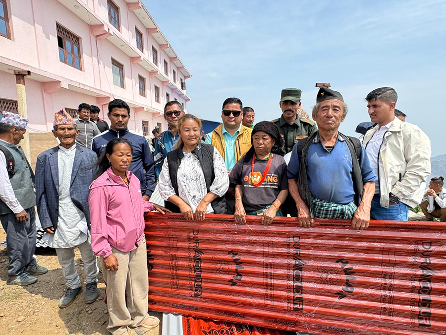 हलेसी नगरपालिकाको सहयोग : ८३ प्रभावित परिवारलाई जस्तापाता