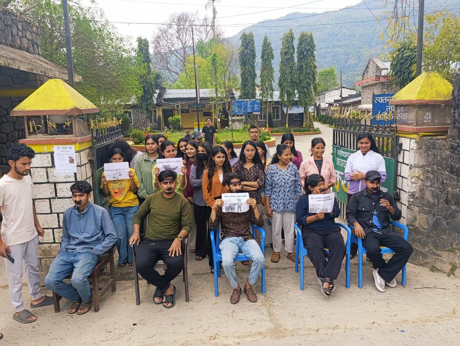 परीक्षा विवादपछि लमजुङमा विद्यार्थीको पुनः परीक्षा माग