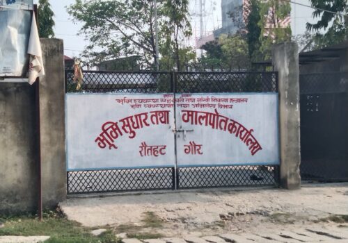 मालपोत कार्यालय गौरबाट बिचौलिया पक्राउ