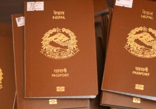 अध्यागमन विभाग का दुई अधिकृतमाथि कारबाही, पासपोर्टमा ‘रोजगारी निषेध’ लेखेको आरोप