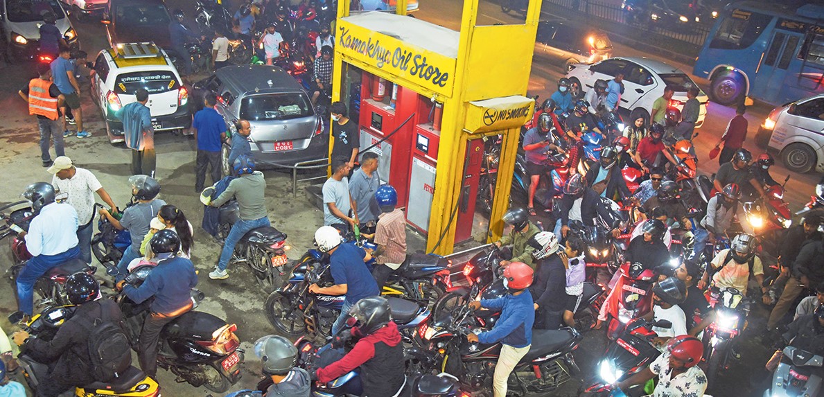 कर घटे पनि पेट्रोलियम पदार्थको मूल्य तत्काल नघट्ने