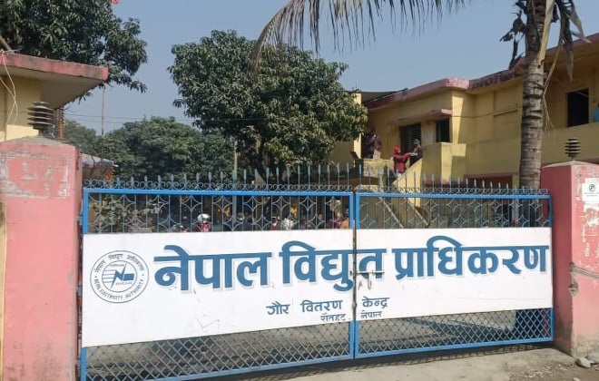 गौरमा बक्यौता नतिर्नेको लाइन काटिँदै