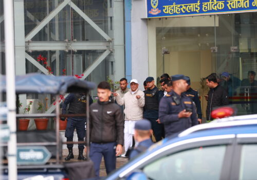 १३ दिनपछि ओली रिहा, अस्पतालमै आफन्तको जिम्मा