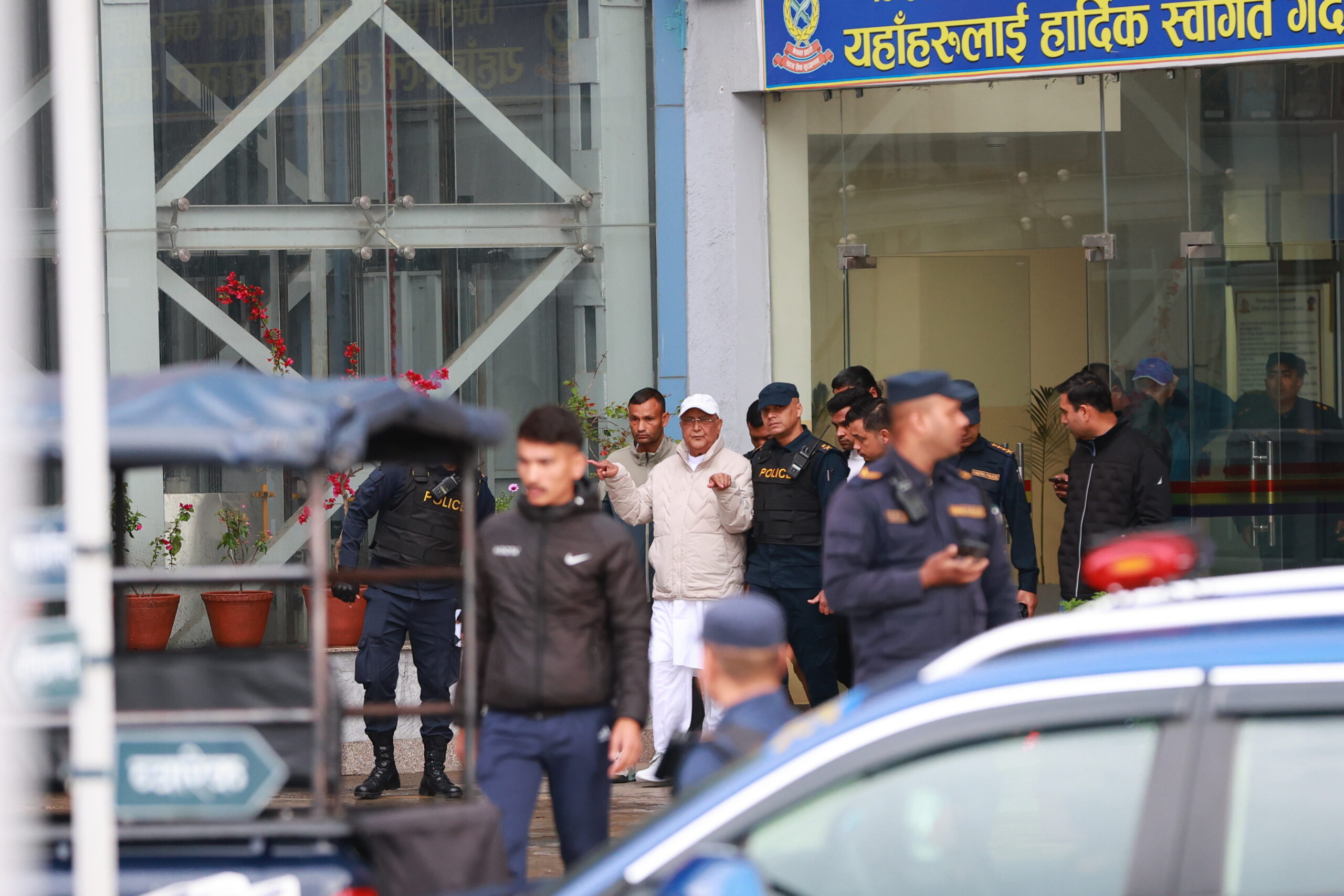 १३ दिनपछि ओली रिहा, अस्पतालमै आफन्तको जिम्मा