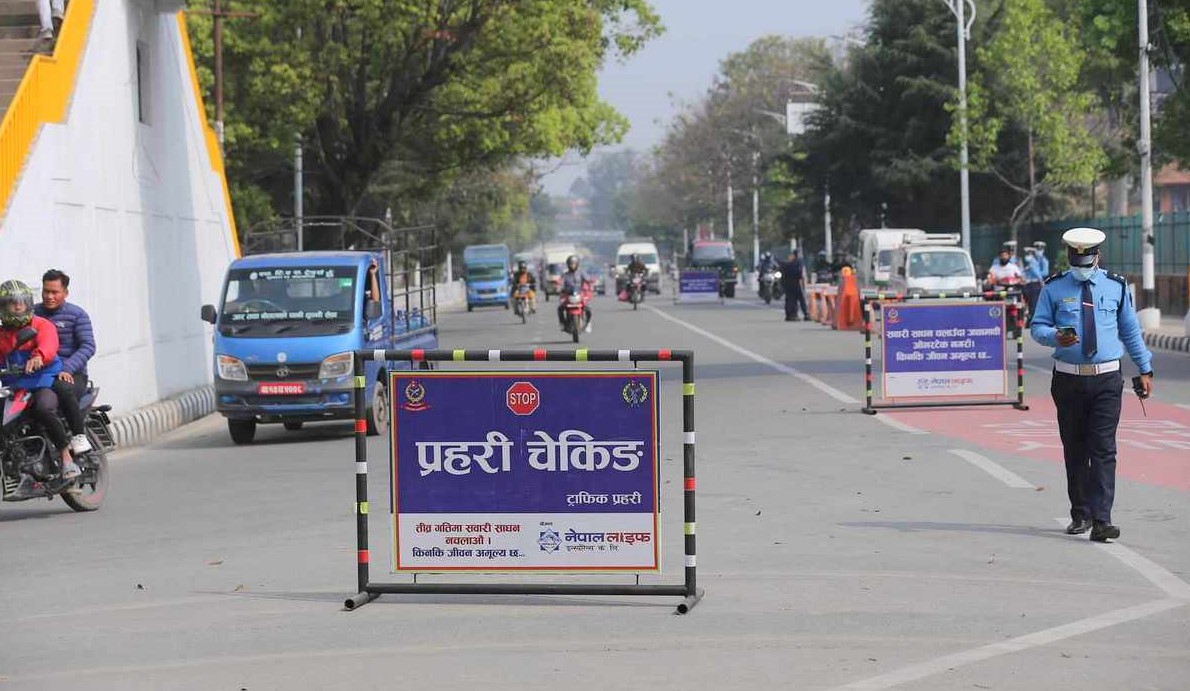 लापसे जाँचका क्रममा दुई सवारी चालक नियन्त्रणमा