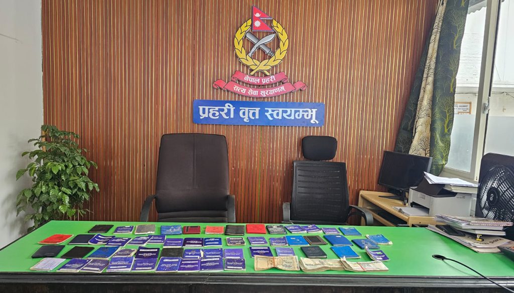 सरकारी कार्यालयबाट बिचौलिया हटाउने अभियानमा प्रहरी सक्रिय