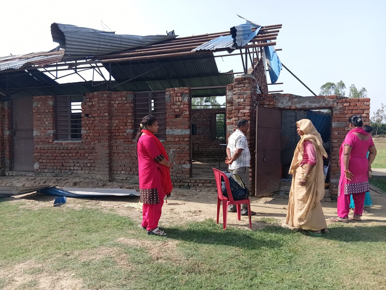 हावाहुरीले विद्यालयको छाना उडायो, लाखौंको क्षति भएपछि पठनपाठन प्रभावित
