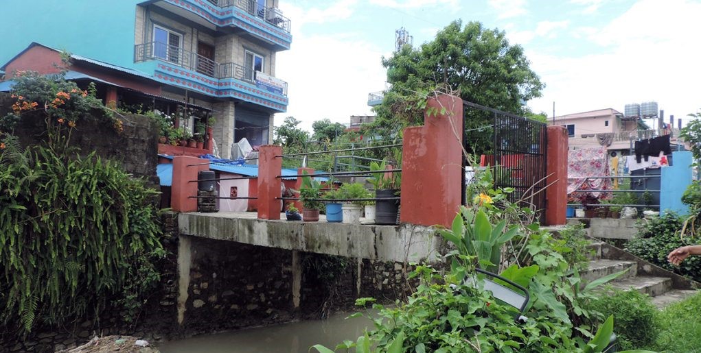 पोखराको फिर्केखोला अतिक्रमणमा बनेका संरचना जेठ ९ भित्र हटाउन निर्देशन