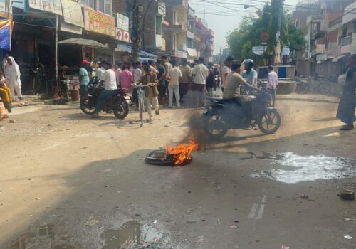 गौशाला बजार ठप्प, सडकमा टायर बालेर विरोध प्रदर्शन