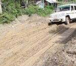 कालोपत्र सडकमा ढुंगामाटो थुप्रिँदा कच्चीझैँ, घरसमेत जोखिममा परेको गुनासो