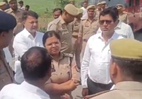 लखिमपुर खिरीमा भीषण दुर्घटना : ट्रक–भ्यान ठोकिँदा , १० जनाको मृत्यु