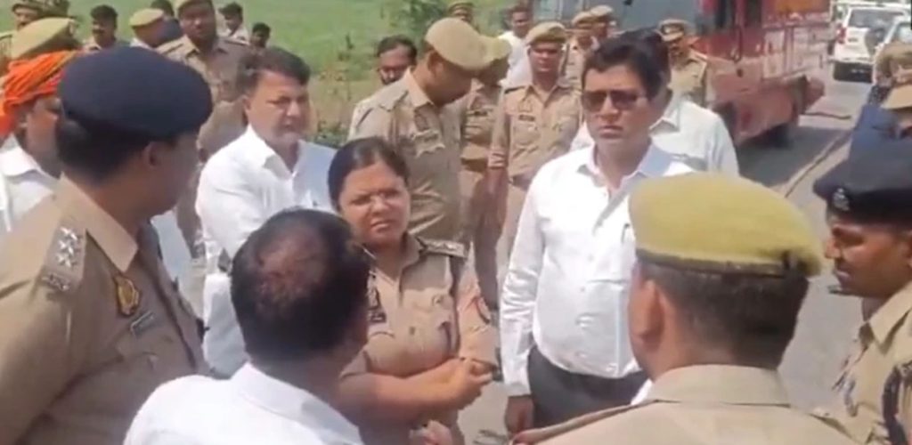 लखिमपुर खिरीमा भीषण दुर्घटना : ट्रक–भ्यान ठोकिँदा , १० जनाको मृत्यु