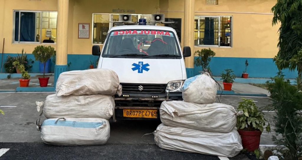 भारतीय नम्बर प्लेटको एम्बुलेन्समा १४८ किलो गाँजा फेला