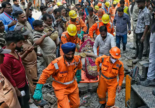 दिल्लीमा चारतले भवन ढलेर ६ जनाको मृत्यु