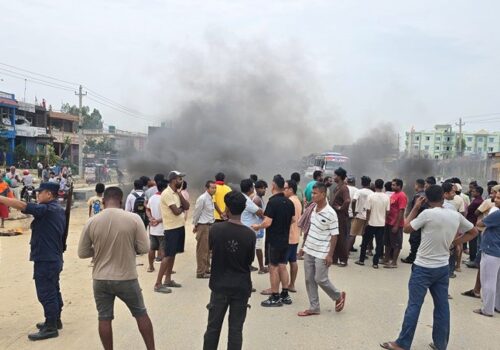 सडक निर्माणको सुस्त गतिविरुद्ध स्थानीय आन्दोलित, पूर्वपश्चिम राजमार्ग ठप्प