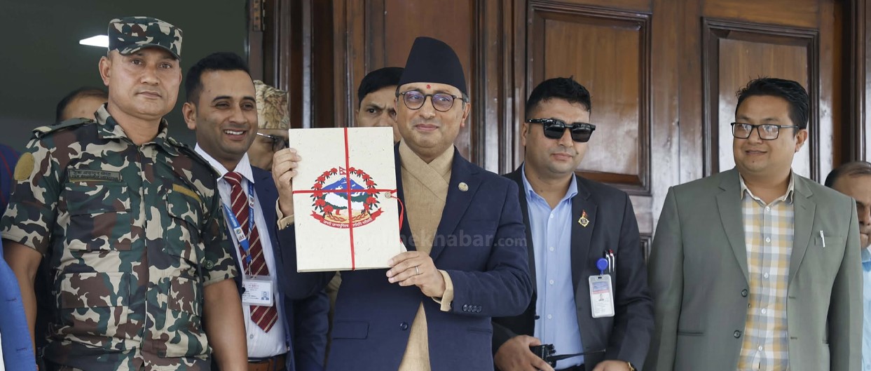 राजस्व दबाबले विकास खर्च सीमित, साधारण खर्च र ऋणको भार बढ्यो