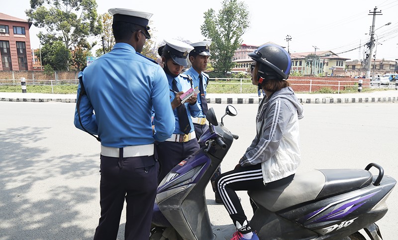 २४ घण्टामा ट्राफिक कारबाहीबाट ५ लाख ४१ हजार राजस्व सङ्कलन