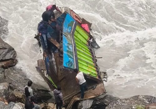 ट्रक दुर्घटना हुँदा मनाङको खोत्रो क्षेत्रमा २ जना घाइते