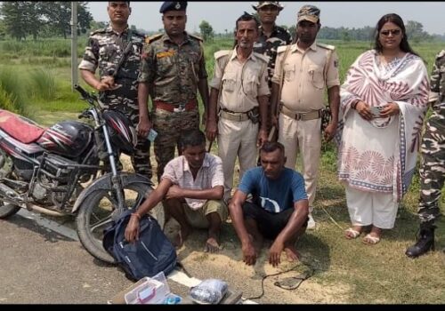 सीमाबाट २ किलो अफिमसहित तीन जना पक्राउ, एक भारतीय र दुई नेपाली