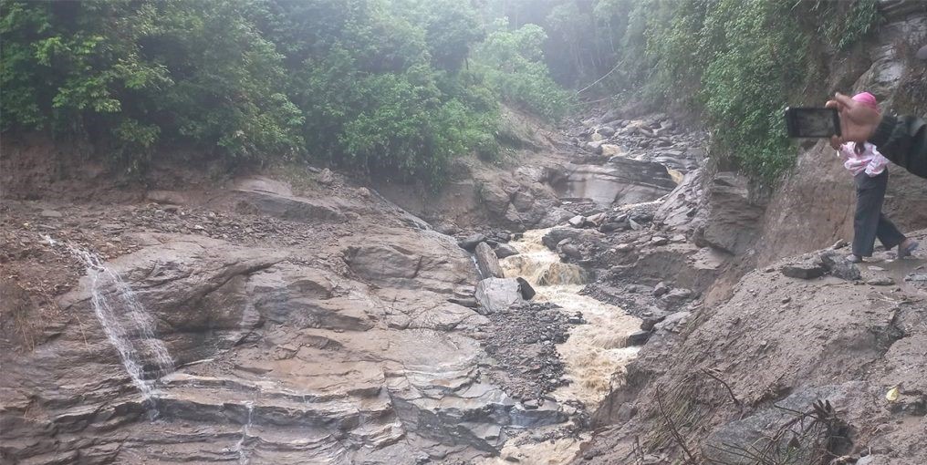 लप्से खोलामा पहिरो, दिक्तेल–चखेवा सडक अवरुद्ध