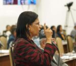 ‘फाइल खोल्ने’ चेतावनी कसका लागि थियो ? एमालेले सोध्यो अर्थमन्त्रीलाई