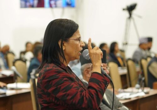 ‘फाइल खोल्ने’ चेतावनी कसका लागि थियो ? एमालेले सोध्यो अर्थमन्त्रीलाई