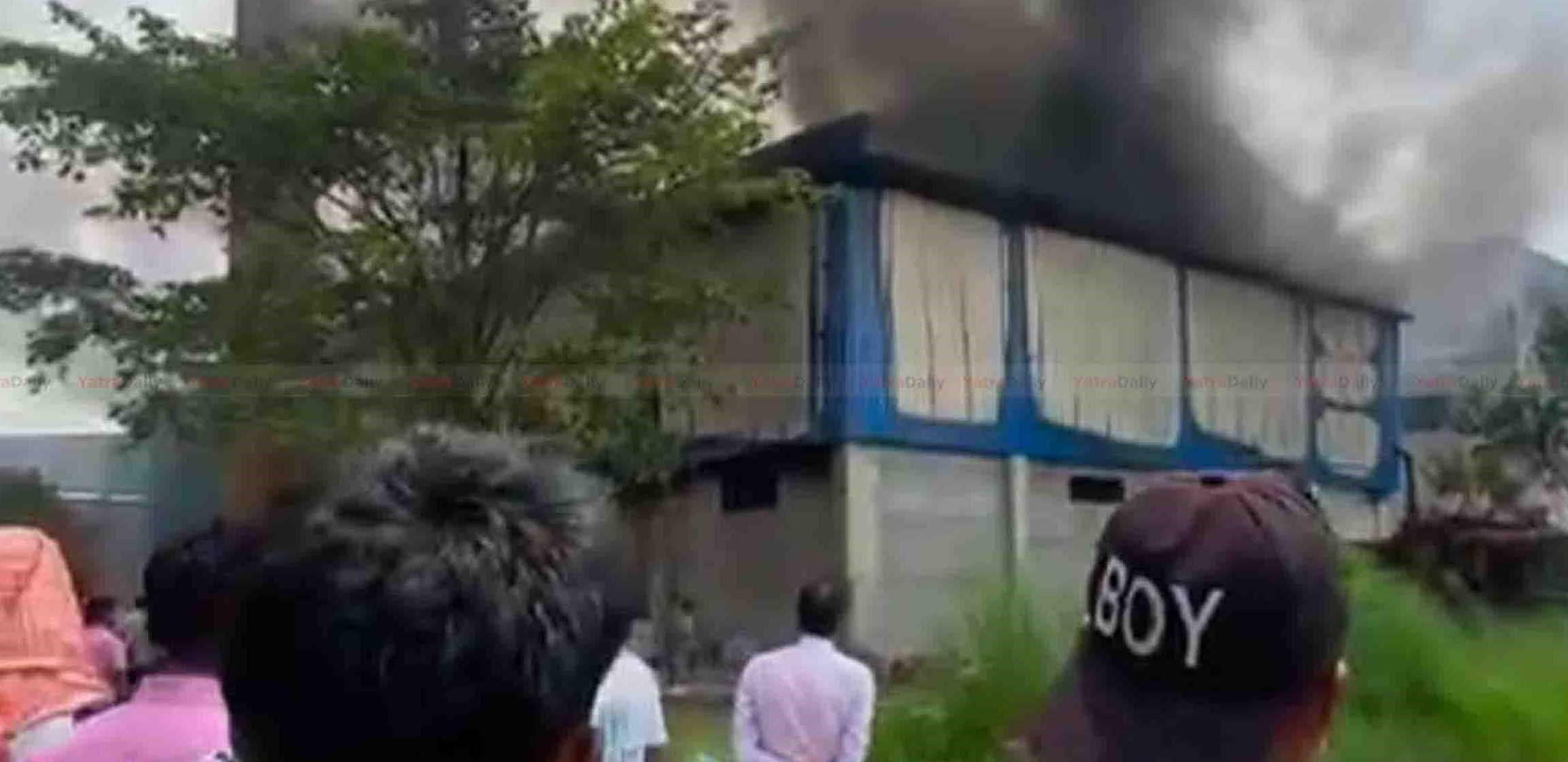 त्रिवेणी स्पिनिङ धागो उद्योगमा भीषण आगलागी, कारण अनुसन्धान हुँदै