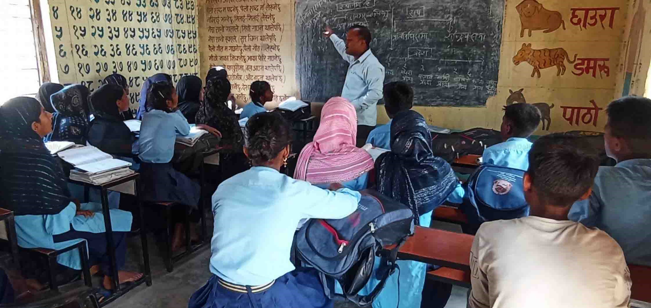पर्साका ग्रामीण सामुदायिक विद्यालय संकटमा, विद्यार्थी सङ्ख्या लगातार घट्दै