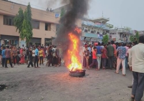 प्रमोद सहनीको मृत्यु प्रकरणमा न्याय माग्दै स्थानीयको सडक प्रदर्शन
