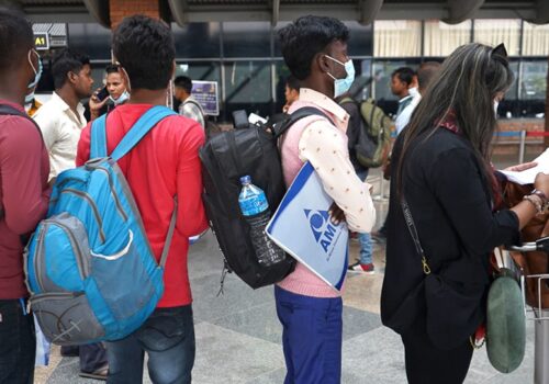 फ्रि भिसा–फ्रि टिकट कार्यान्वयनमा सरकारको स्वीकारोक्ति : ‘पोलिसी ट्र्याप’ बन्यो