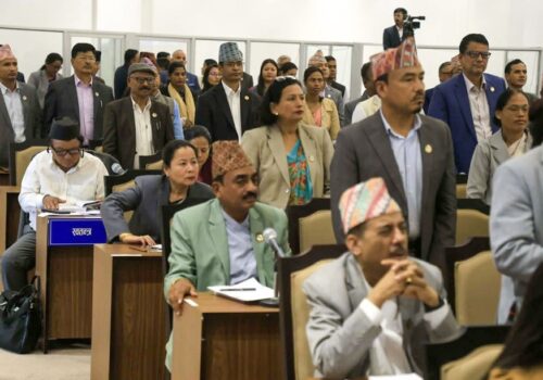 विपक्षीको नाराबाजीपछि प्रतिनिधिसभा बैठक १५ मिनेटका लागि रोकियो