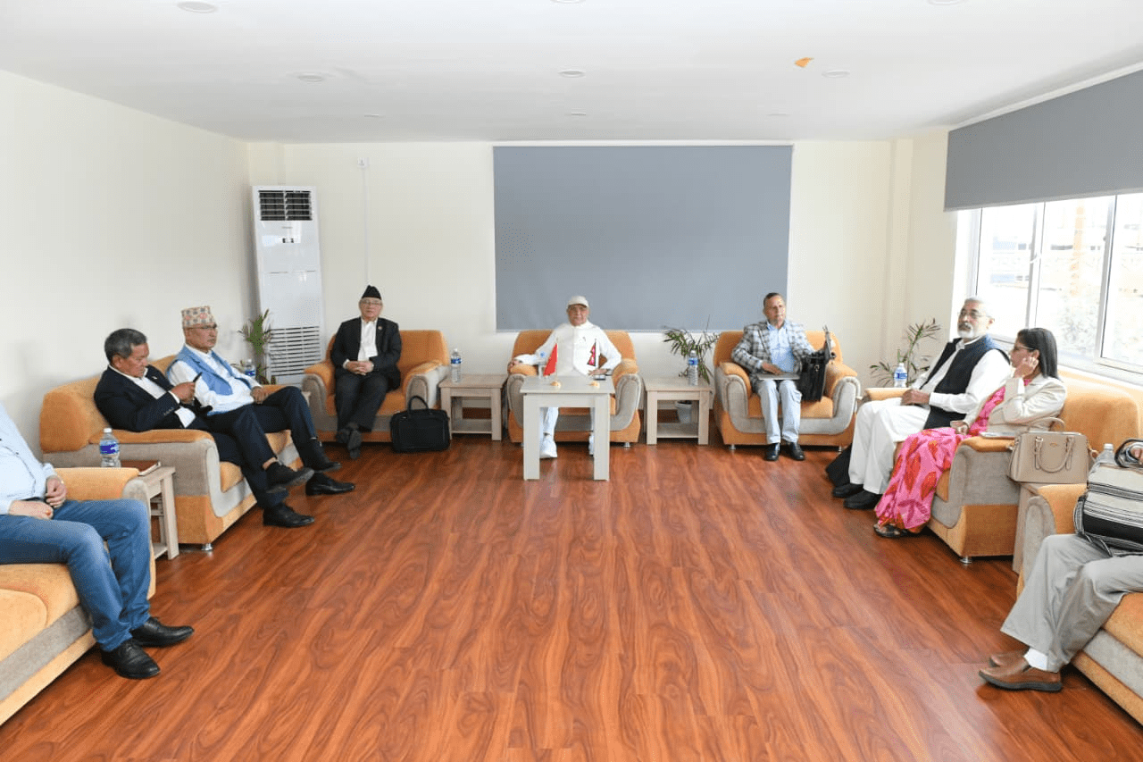 एमाले पुनर्गठन कार्यदल बैठकमा ओलीको उपस्थिति, छलफल तीव्र