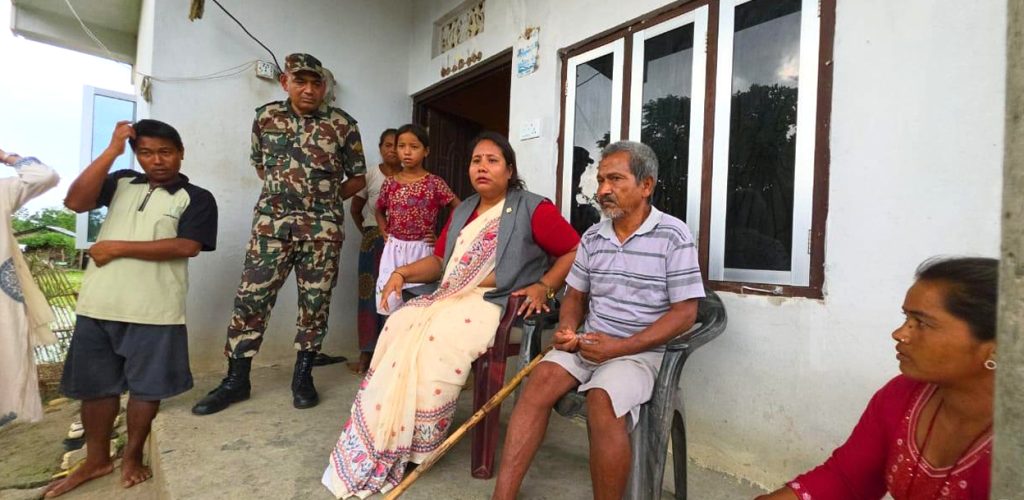 हात्ती आक्रमणपीडित परिवारलाई कृषिमन्त्रीको भेट, ५ लाख सहयोग घोषणा
